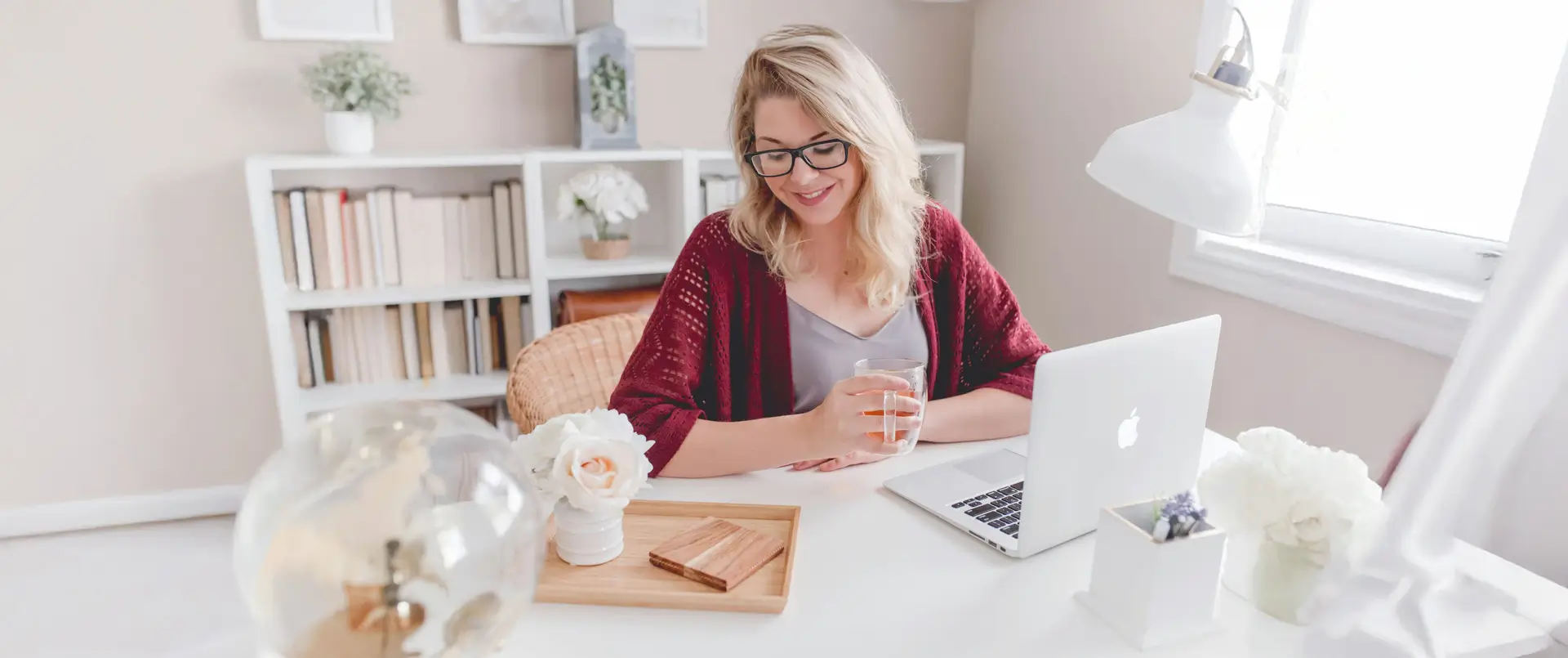 Warum ein Onlinebusiness für Frauen vor allem Sicherheit geben sollte – statt Selbstoptimierung, Hustle und finanzieller Abhängigkeit.